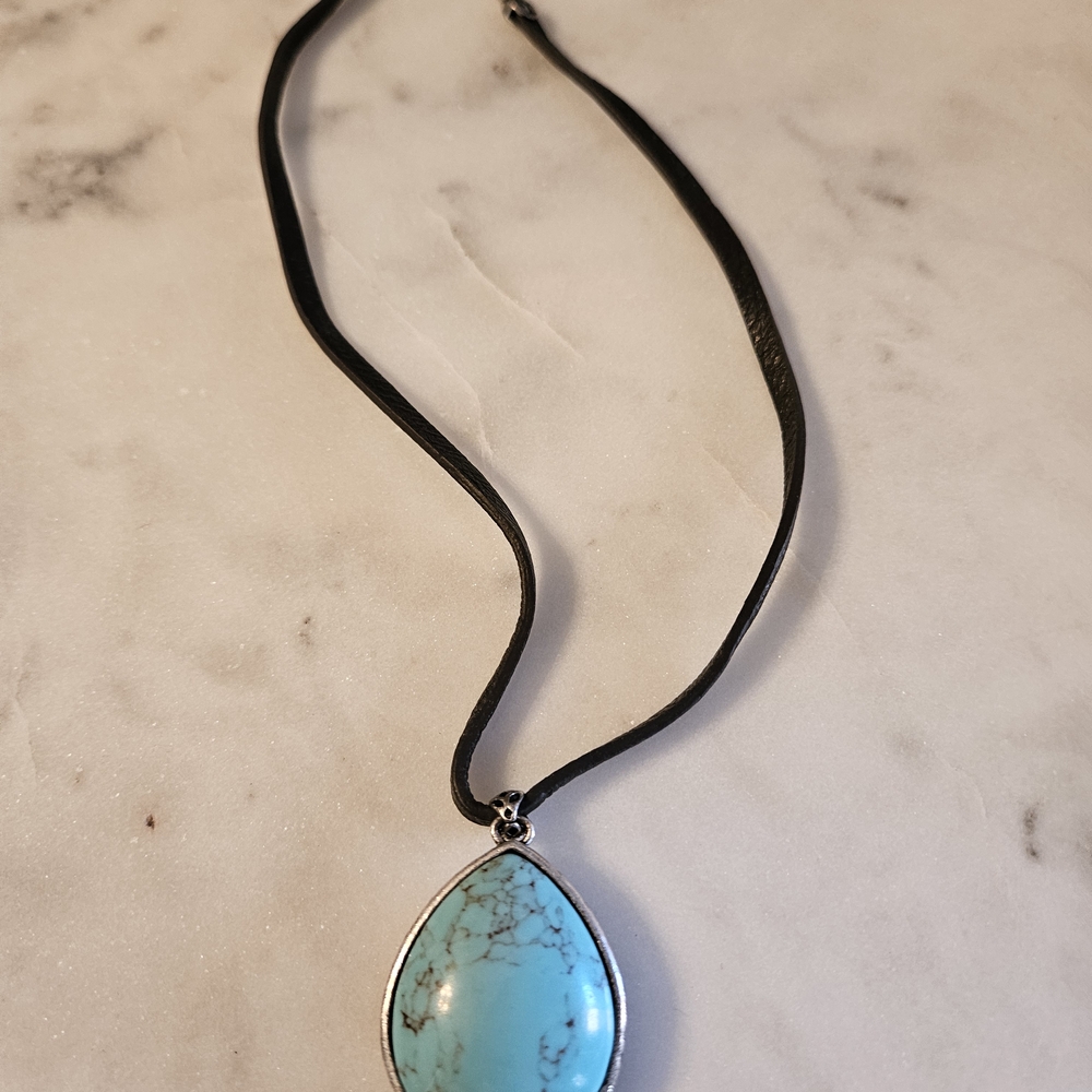 Lucky Brand Blue and Black Teardrop Necklace